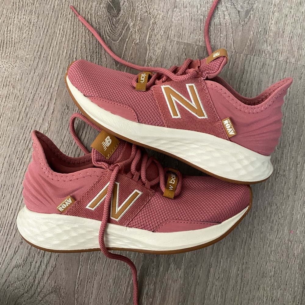 New Balance ROAV for women, size 6
